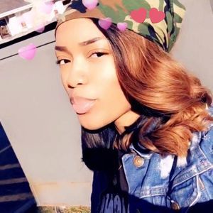 Meet your Posher, Ayo